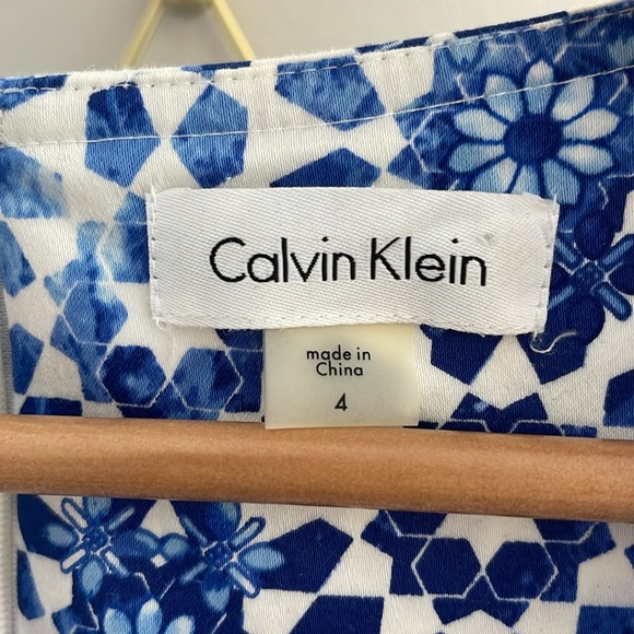 Calvin Klein A-Line Blue/White floral sleeveless dress, 98% cotton, 2% spandex - Picture 3 of 9
